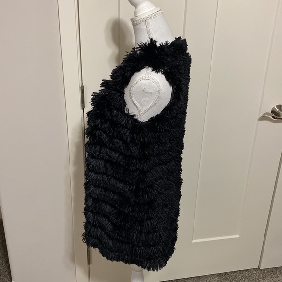 Black Buckle Daytrip Size S Black Faux Fur Vest! - Picture 2 of 7
